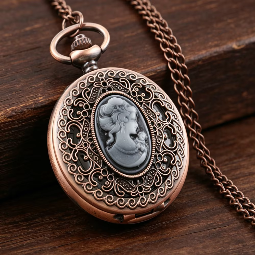 Montre de poche vintage rétro populaire en cuivre, style victorien, avec camée en relief, collier pe