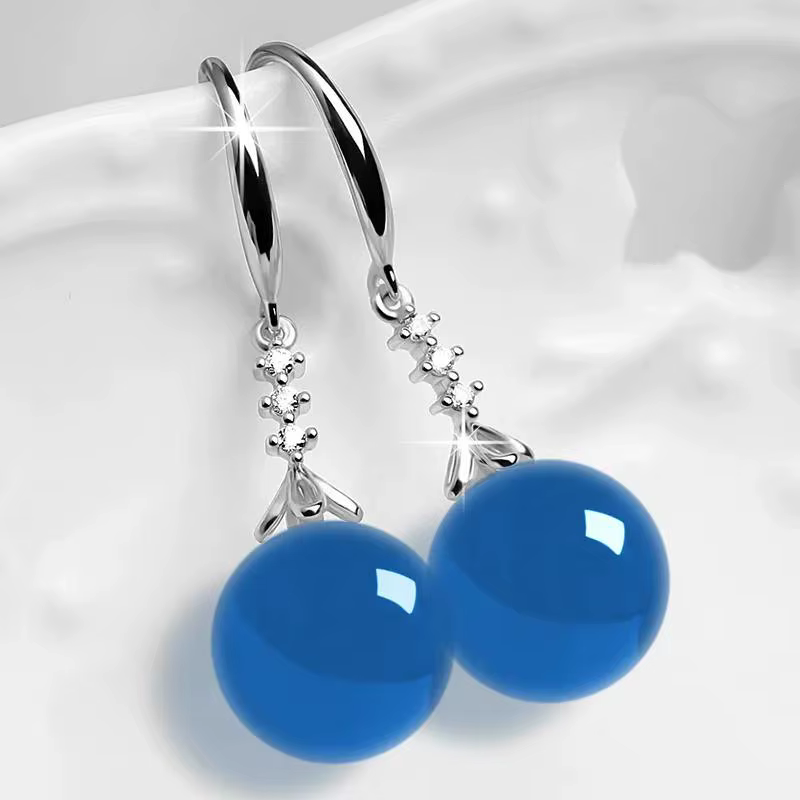Boucles d'oreilles clous vintage en agate colorée (vert, bleu, jaune) et perles, en or 18 carats et 