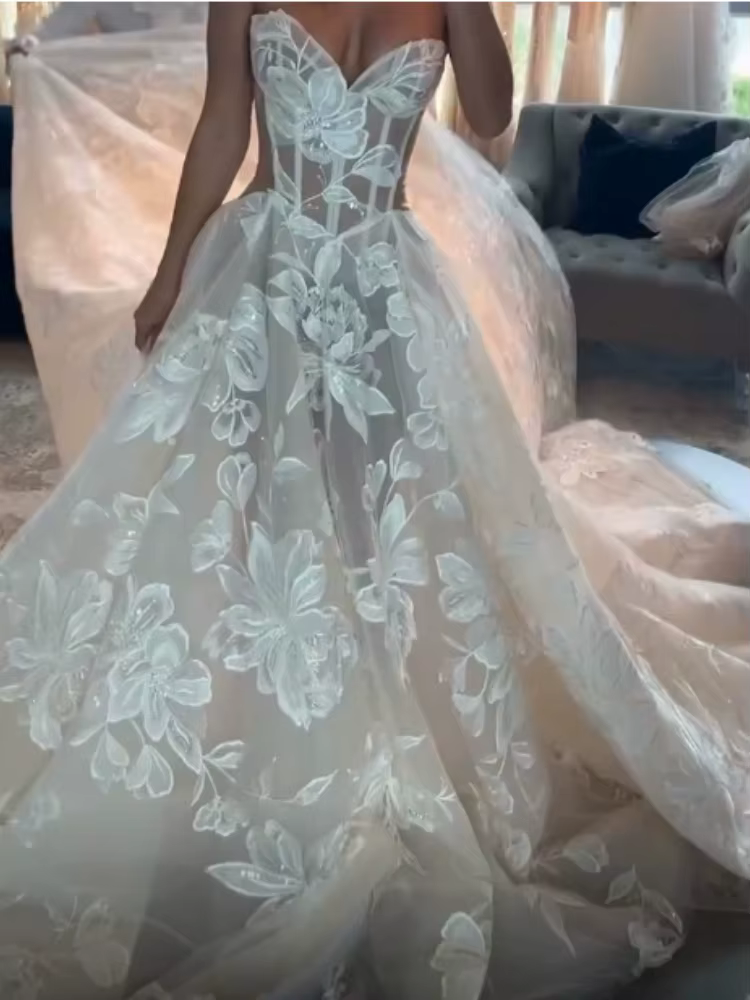Robe de mariée sirène en dentelle Vintage personnalisée, col en v, avec des appliques plissées, épau