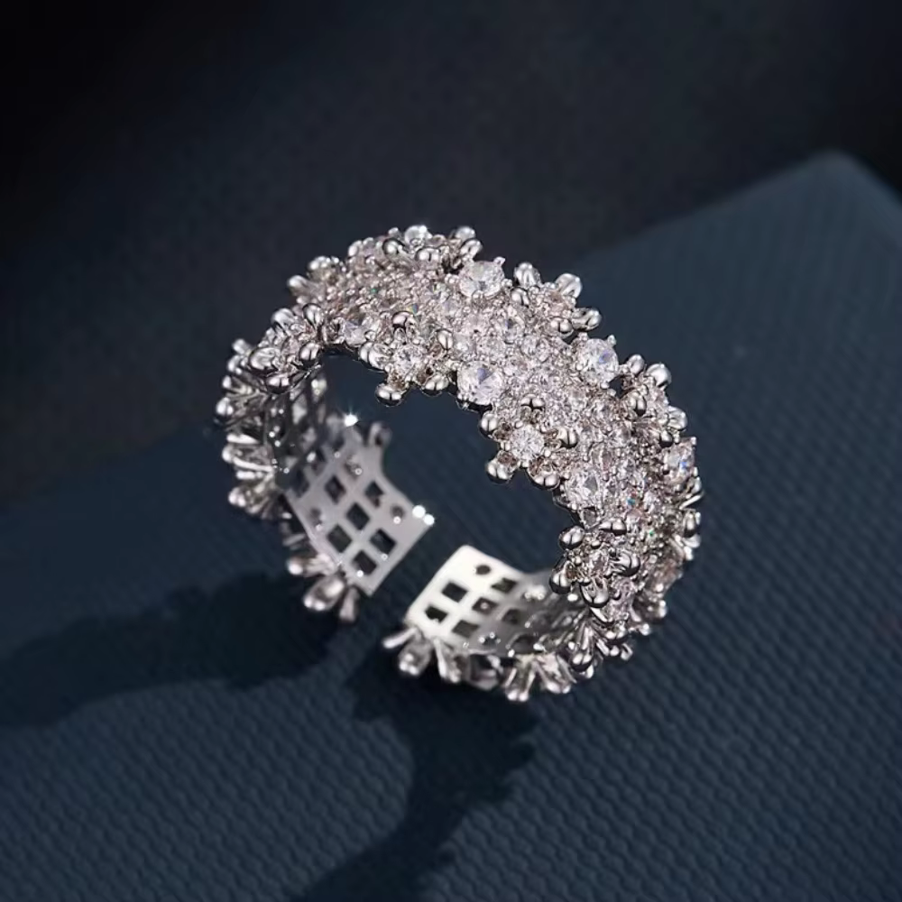 Bague ouverte pour femme à la mode et créative avec motif de pétale évidé incrusté de zircon, charma