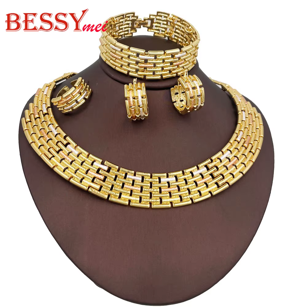 Grand ensemble de bijoux de déclaration exagérée, africain nigérian plaqué or 18 carats, grand ras d