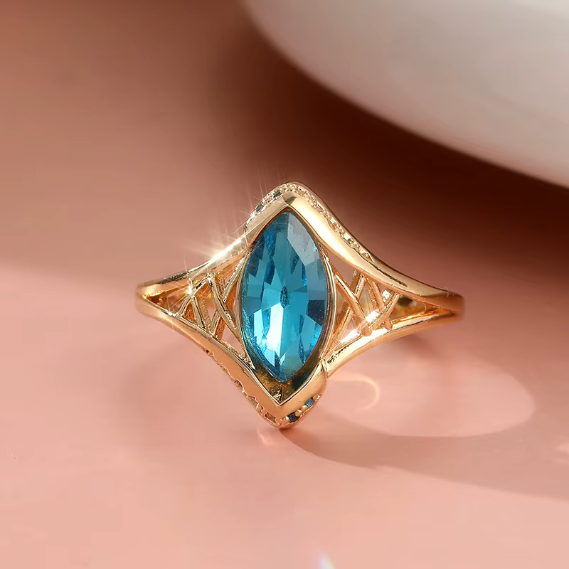 Bague exquise sculptée à la main avec zircone synthétique bleue incrustée, accessoires de bijoux par