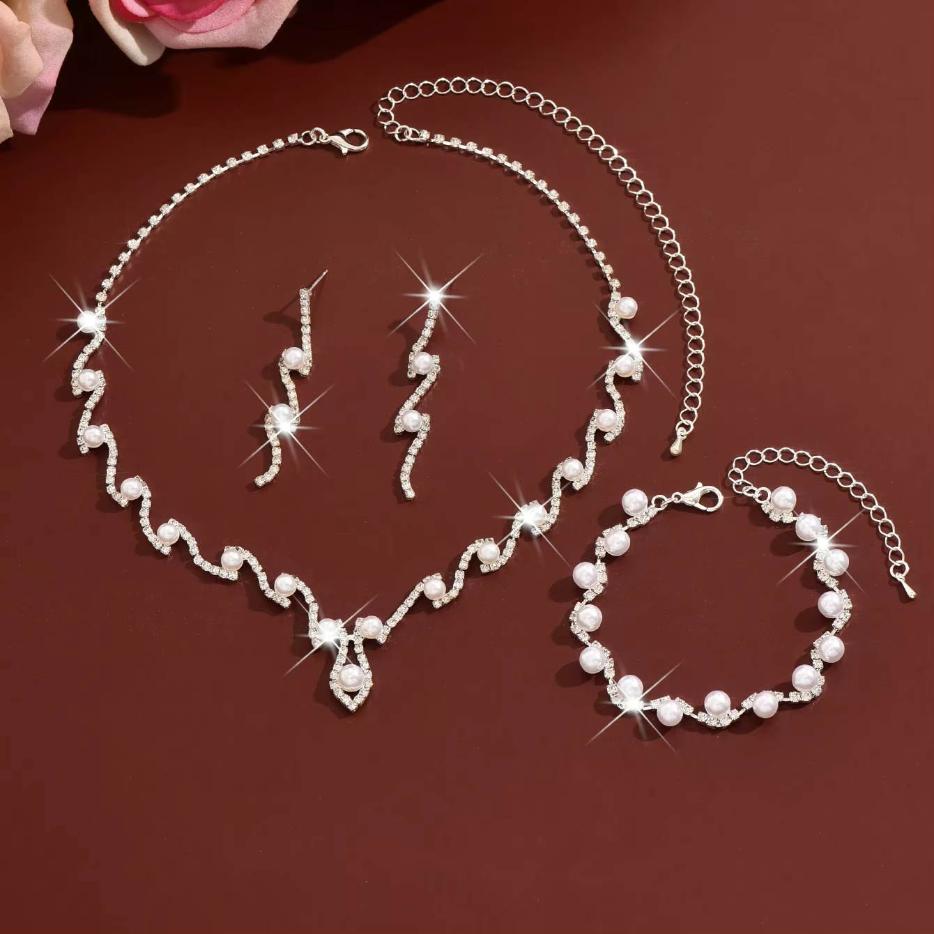 Nouvelles boucles d'oreilles géométriques en perles serties de diamants, colliers, bracelets et sacs