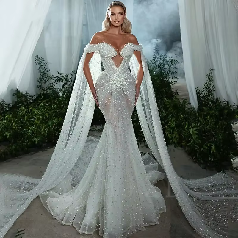 Robe de mariée sirène de luxe entièrement ornée de perles, robes de mariée personnalisées avec cape,