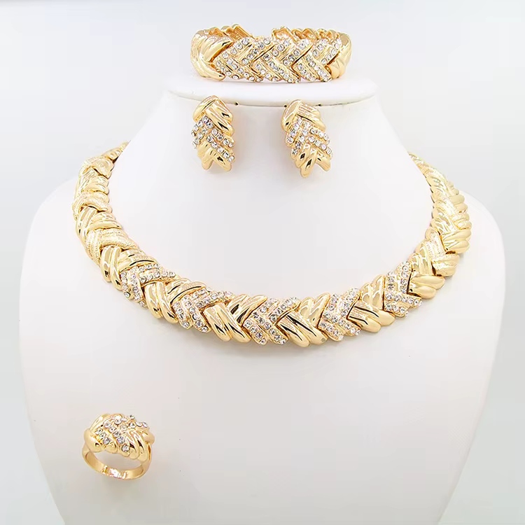 2025 Dubai ensemble de bijoux pour femme plaqué or 18 carats collier de luxe boucles d'oreilles Brac