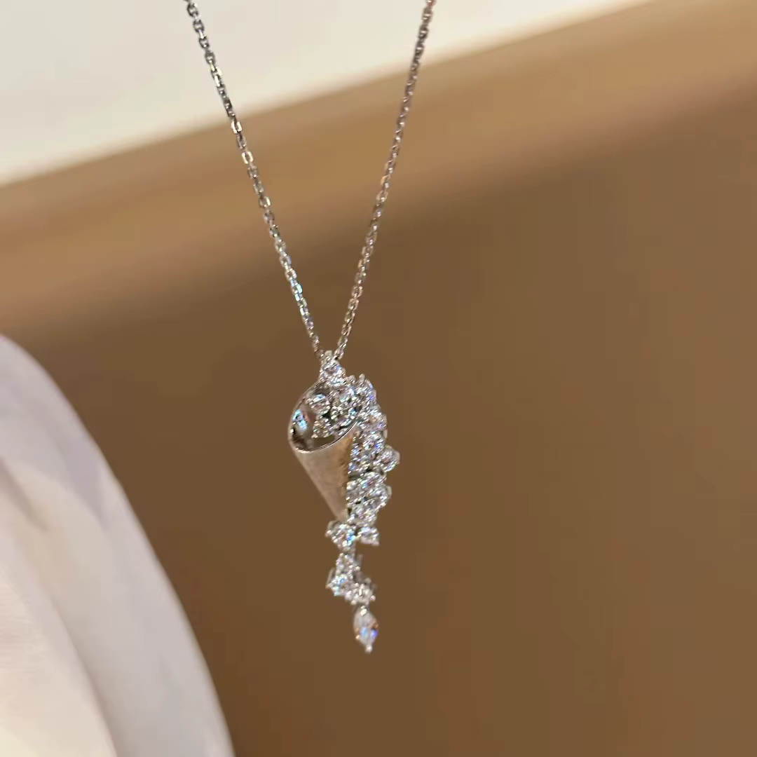 Collier avec pendentif sablier brossé en argent 925, incrustation de diamants éblouissants, gouttele