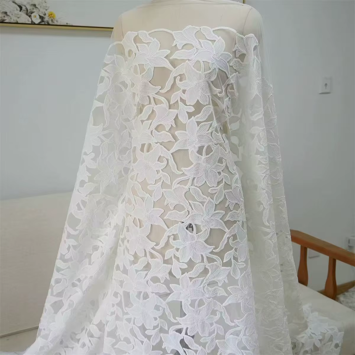 Robe de mariée fraîche d'été en dentelle, largeur 130cm, vendue par taille, avec paillettes et fleur