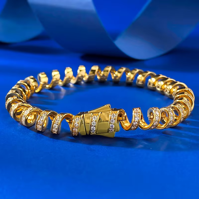 Bracelet jonc de luxe enroulé orné de diamants, accessoire de bijouterie sophistiqué et esthétique