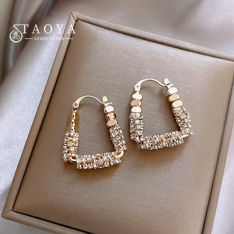 Conception du nouvel an: Micro ensemble géométrique irrégulier boucles d'oreilles en métal Zircon ac