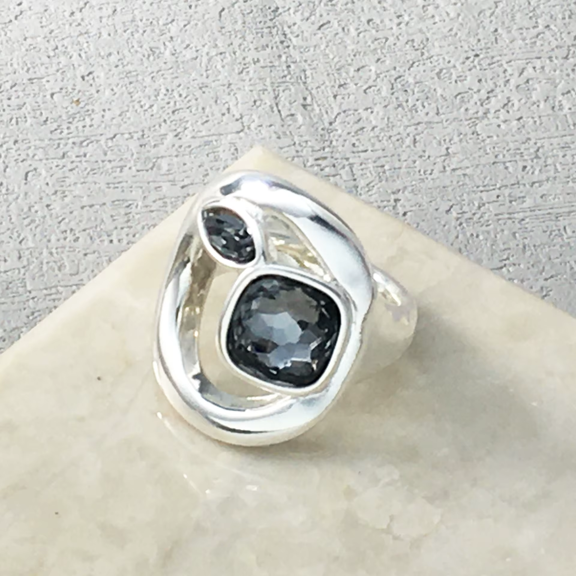 Bague en cristal gris géométrique or et argent, exquise et unique, Espagne 2026, accessoires pour fe