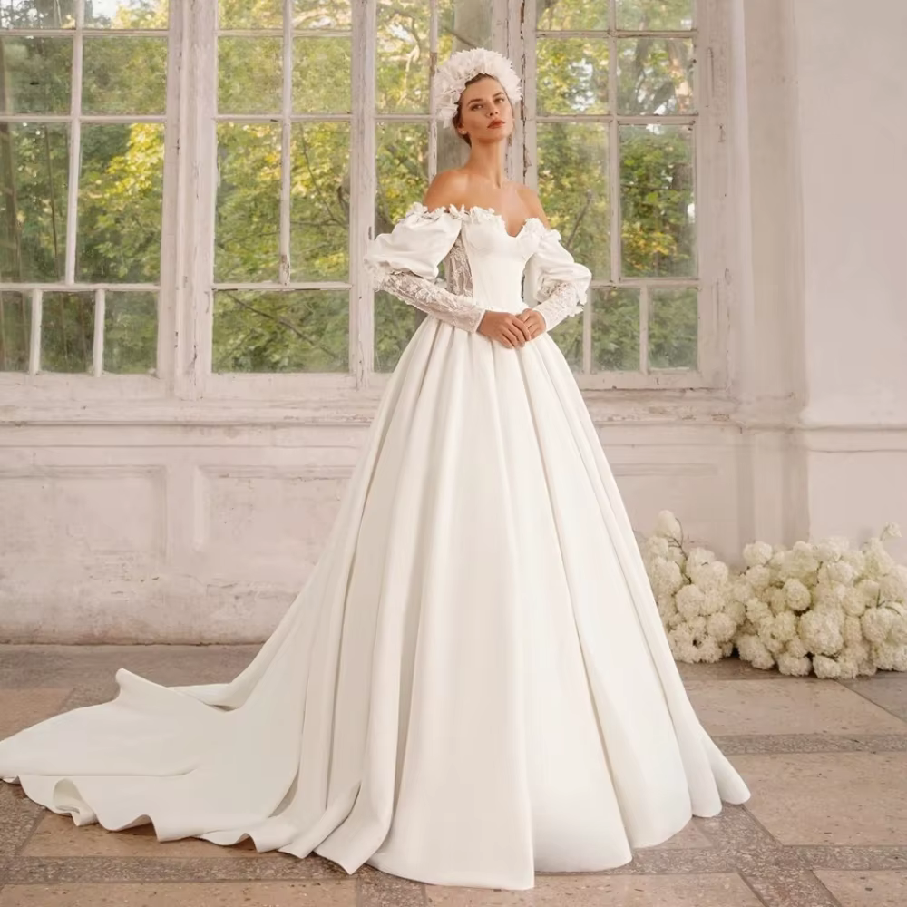 Robe de mariée princesse personnalisée coupe A-line, épaules dénudées, manches bouffantes, ornée de 