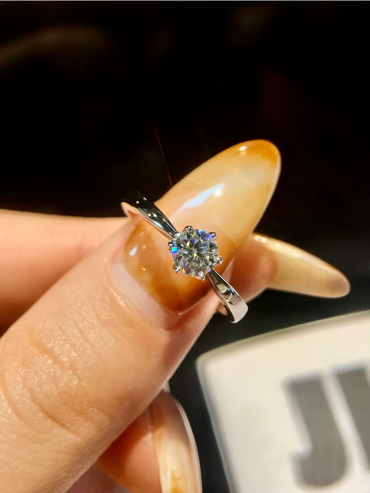 Bague en moissanite véritable ronde de 0,5 à 1 carat pour femmes, en argent sterling 925, magnifique
