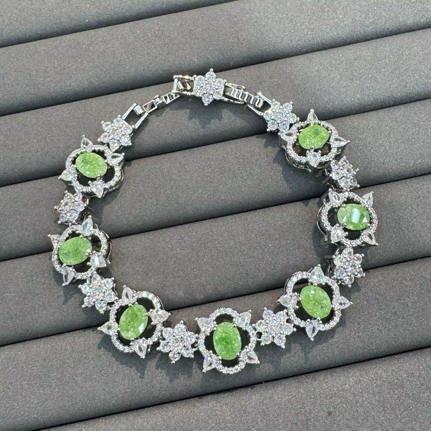 Ensemble de bijoux de mode en cuivre incrusté de zircon, boucles d'oreilles et collier