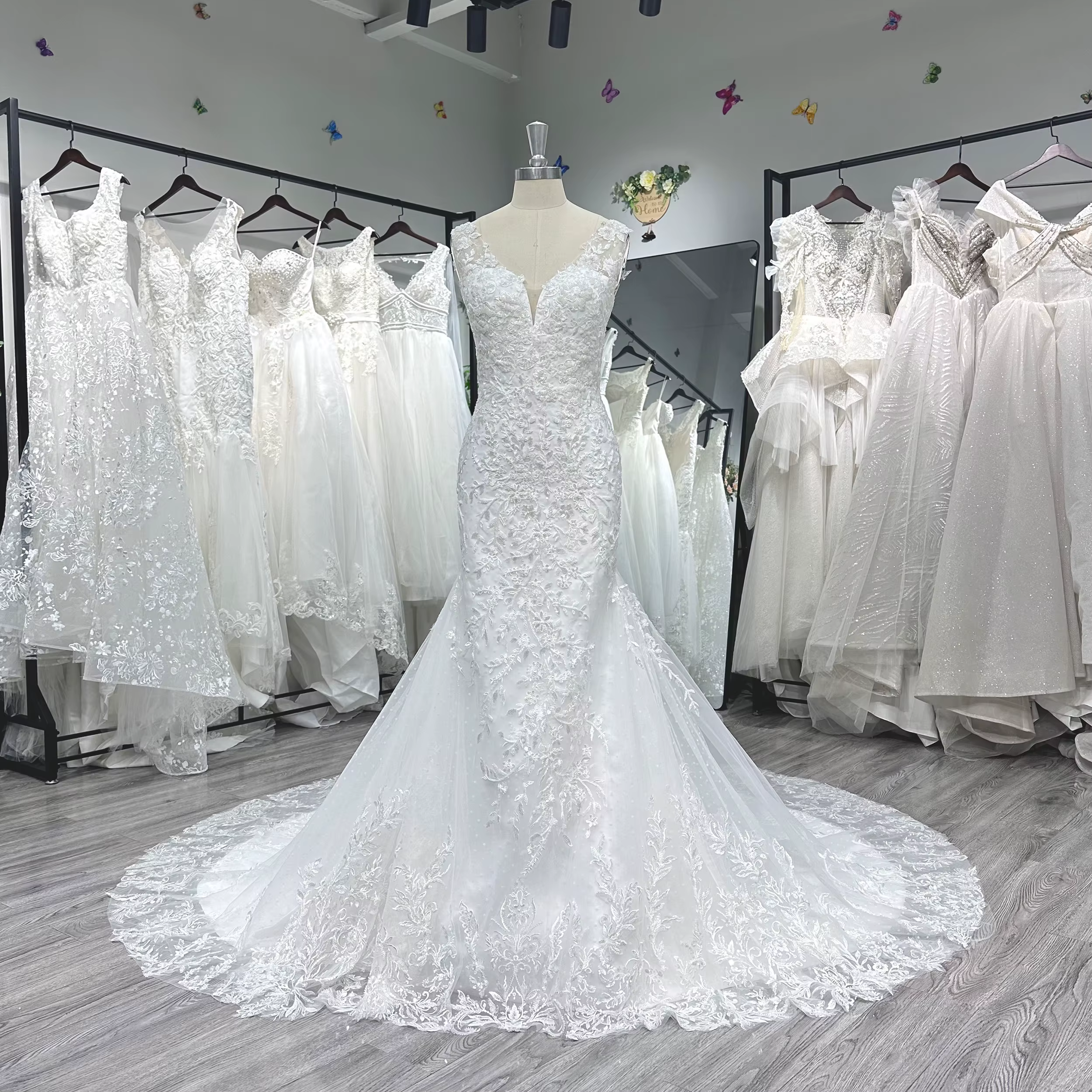 Robe de mariée sirène élégante Lnyer à col en V, dos lacé, ornée de perles brillantes et de paillett