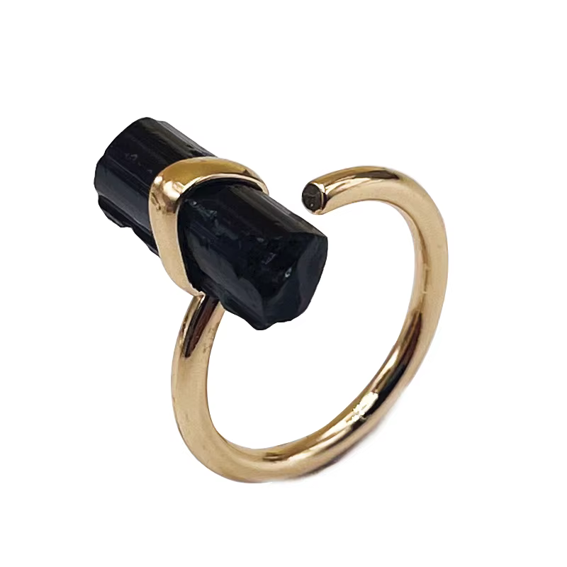 Bague ouverte en Tourmaline noire brute irrégulière, bijoux de doigt plaqués or faits à la main pour