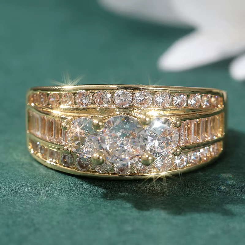 Magnifique bague de fiançailles à trois rangs incrustée de zircone synthétique pour femme, accessoir