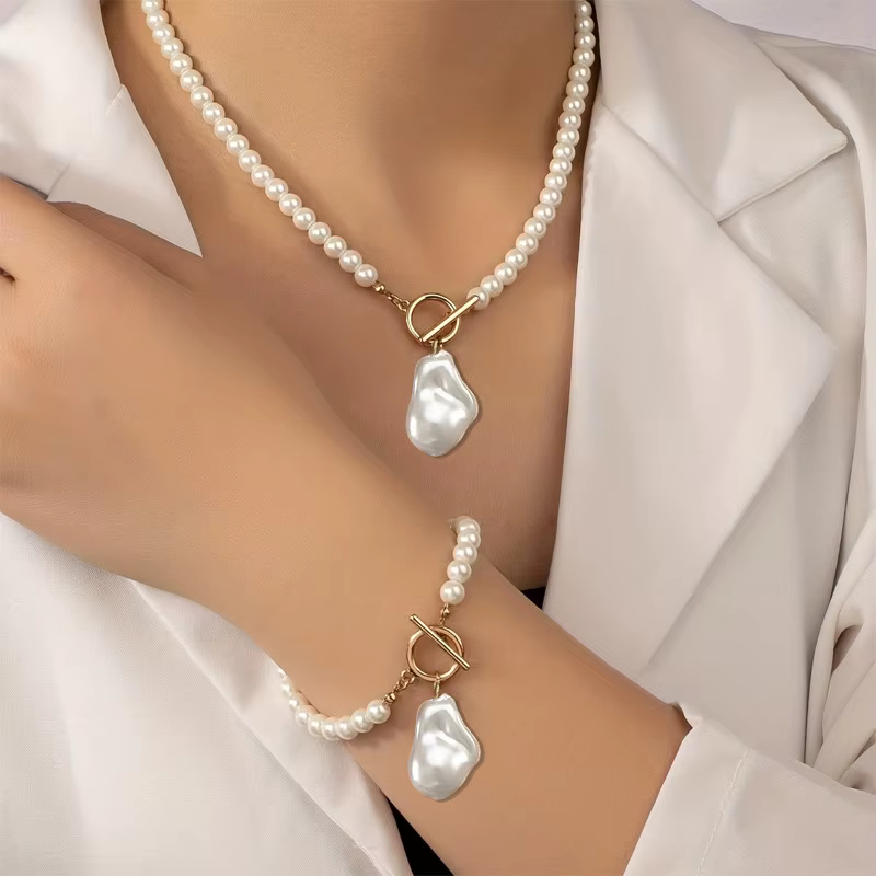 Parure de bijoux vintage baroque en perles d'imitation irrégulières, collier ras-du-cou et bracelet 