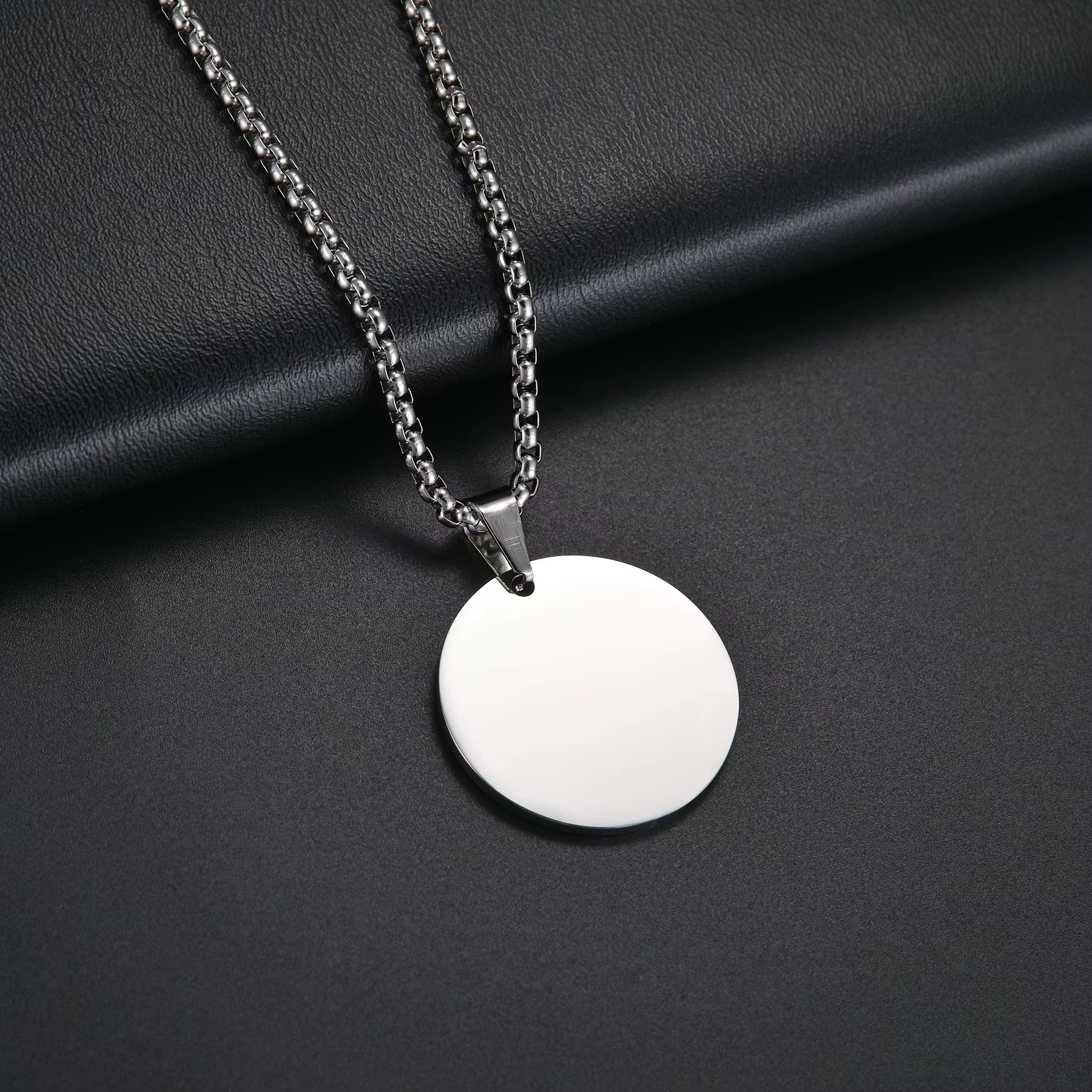 Pendentif rond en acier inoxydable pour femmes, collier avec nom gravé, lettre personnalisée, image,