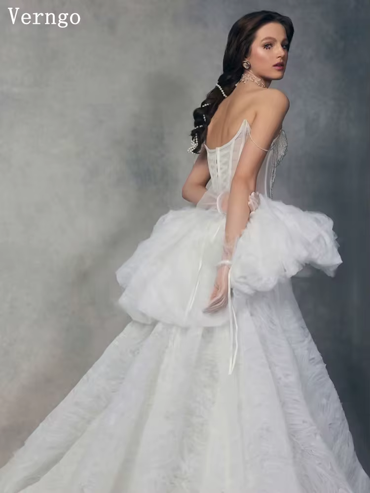 Robe de mariée plissée de luxe Verngo, sans bretelles, fleurs en os, robes de mariée modernes, traîn