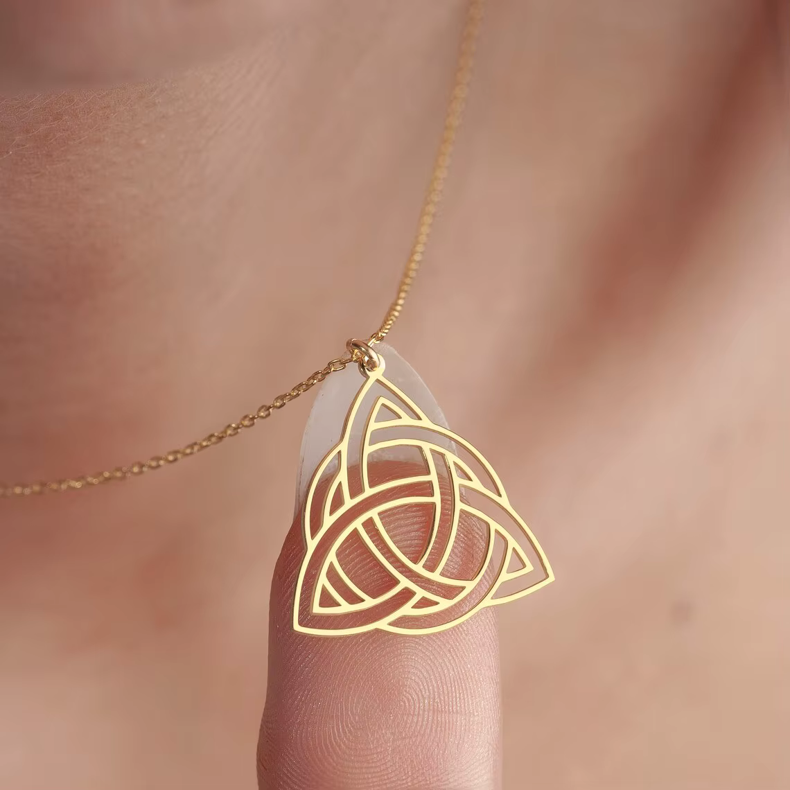 Collier pendentif géométrique avec nœud celtique Viking pour femmes et hommes, en acier inoxydable, 