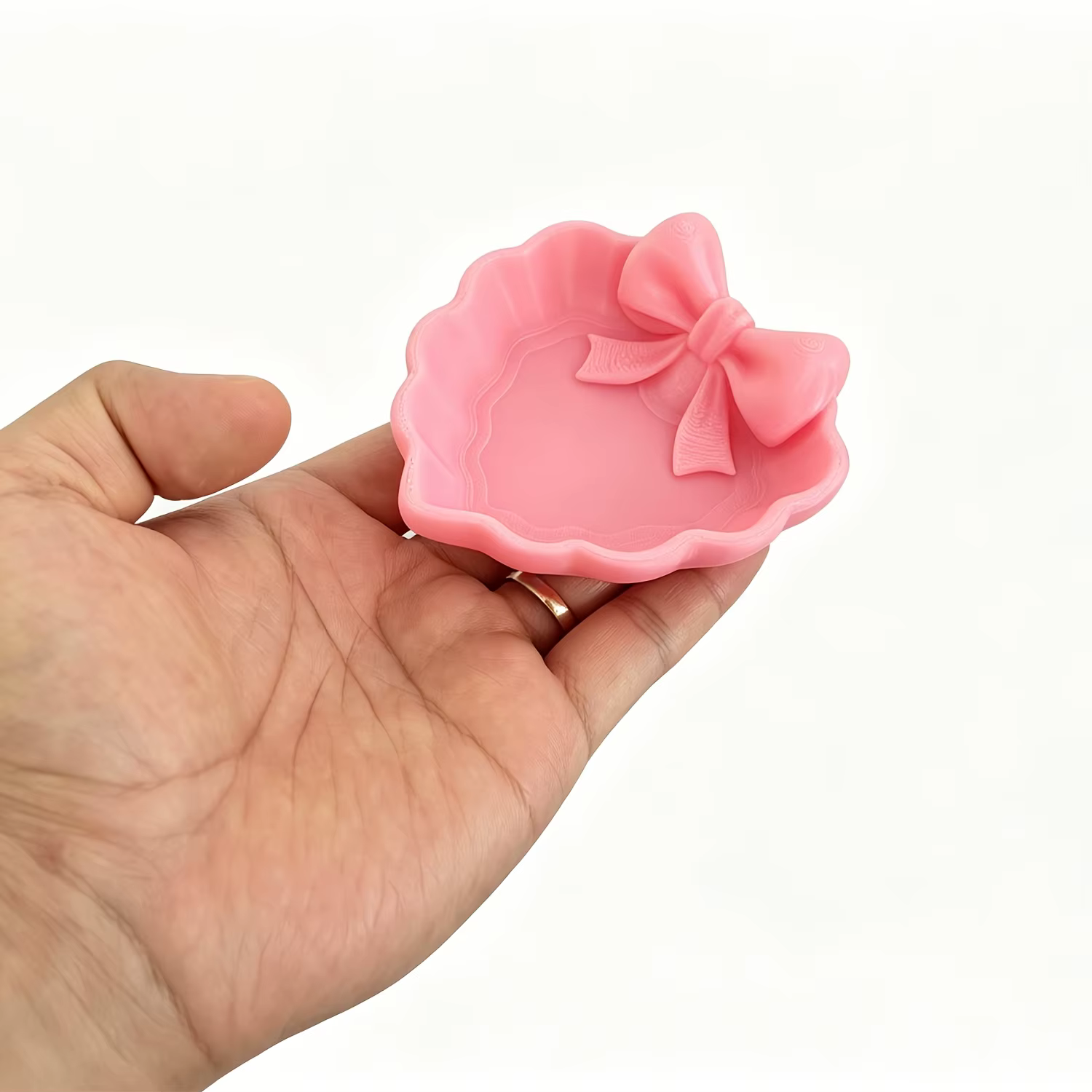 1 plateau à bijoux en forme de cœur avec un nœud, style nœud rose, en plastique durable, adapté pour
