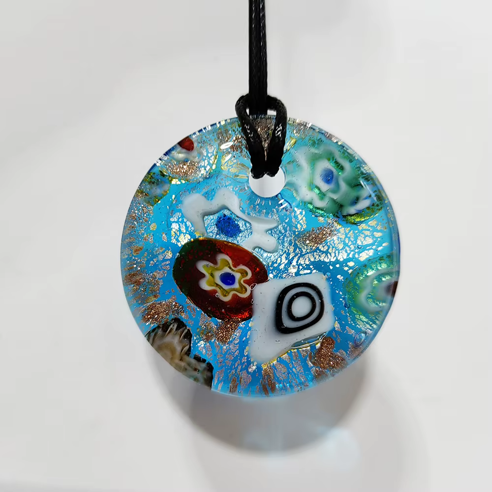 Collier avec pendentif en cristal de Murano rond rouge et bleu pour femmes, motif floral en spirale,