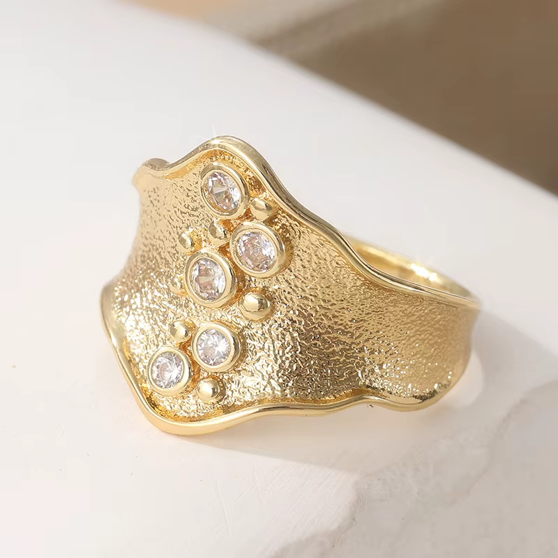 Bague dorée vintage pour femme, design irrégulier, incrustée de zircone synthétique, accessoires de 