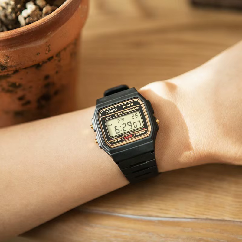 Montre électronique classique vintage Casio F-91W, étanche, écran LCD, petit cadran carré, montre-br