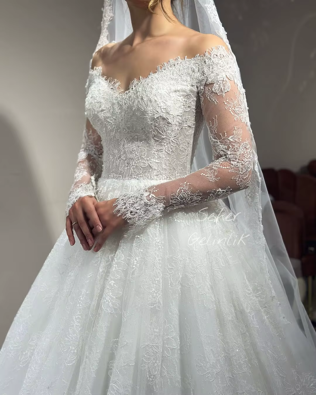 Robe de mariée de luxe en dentelle, épaules dénudées, manches longues, style princesse, pour femme,