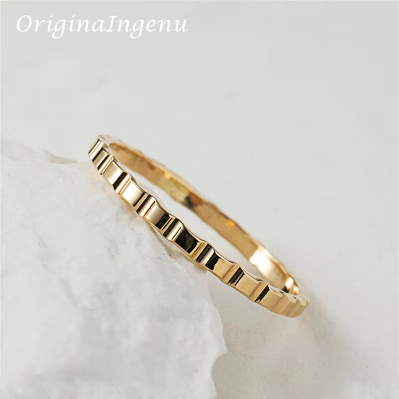Bague de bande d'optique remplie d'or 14 carats, bijoux délicats de degré, bague étanche Boho faite 
