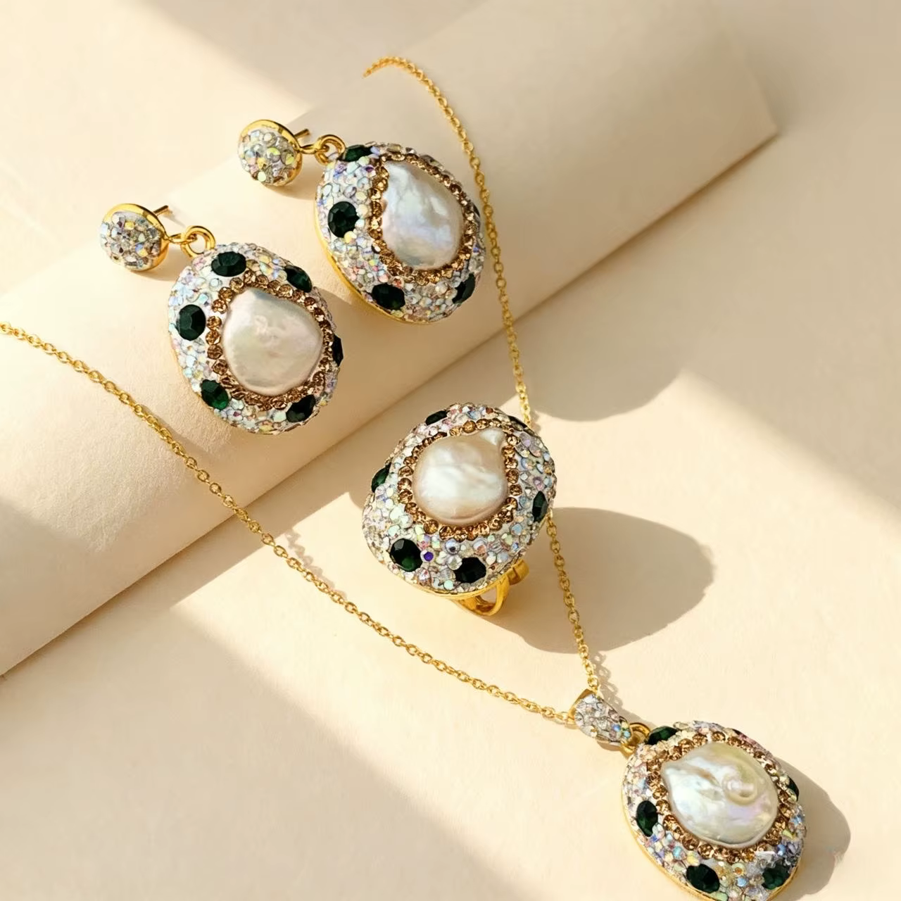 Collier de perles baroques naturelles, boucles d'oreilles, bague, ensemble de trois pièces, perle ir