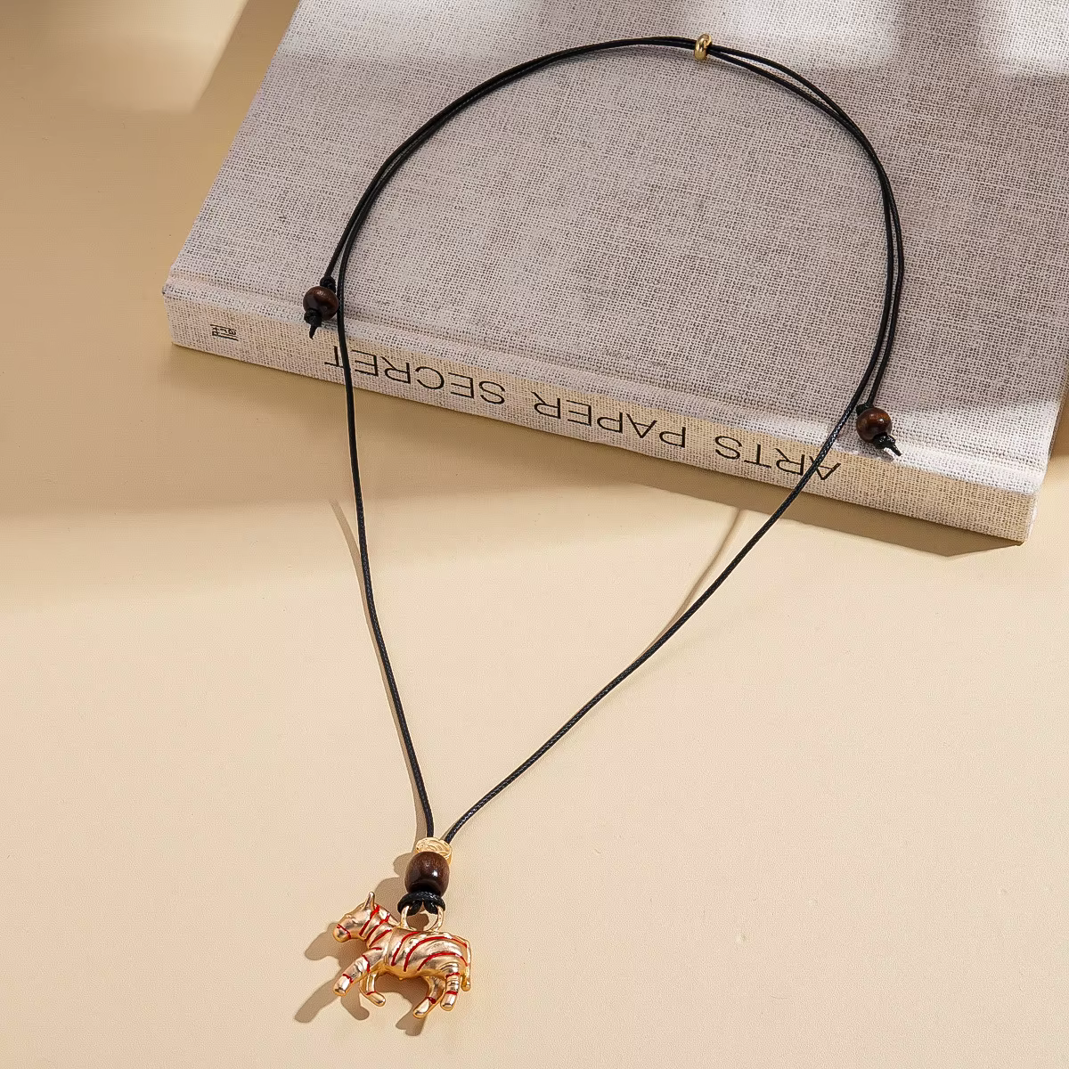 Collier pendentif zèbre chaîne de pull à la mode pour femmes, bijoux de qualité luxueuse collier pen