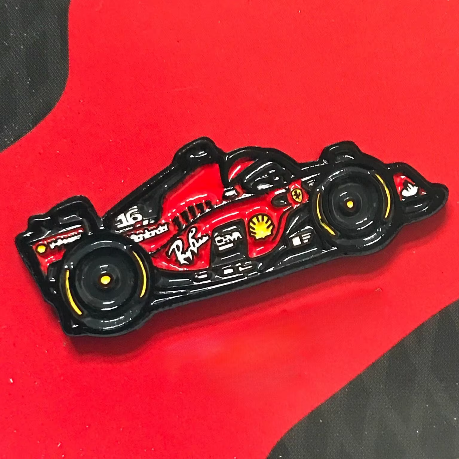 Épingle en émail pour voiture Charles Leclerc