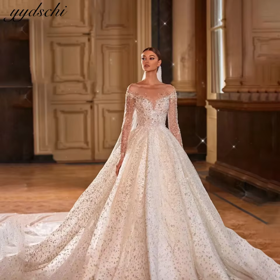 Robes de mariée exquises brodées, robes de mariée en dentelle à col cœur avec appliques, sur mesure,