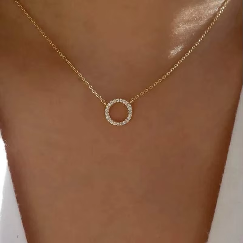 Ensemble de bijoux élégants tendance, collier simple avec pendentif cercle en cristal, couleur dorée
