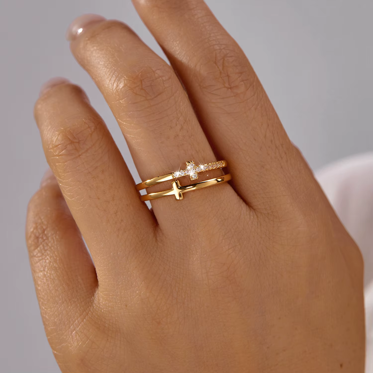 Bague délicate à double bande croisée pour femme, en laiton et zircon, asymétrique, à deux rangs pav