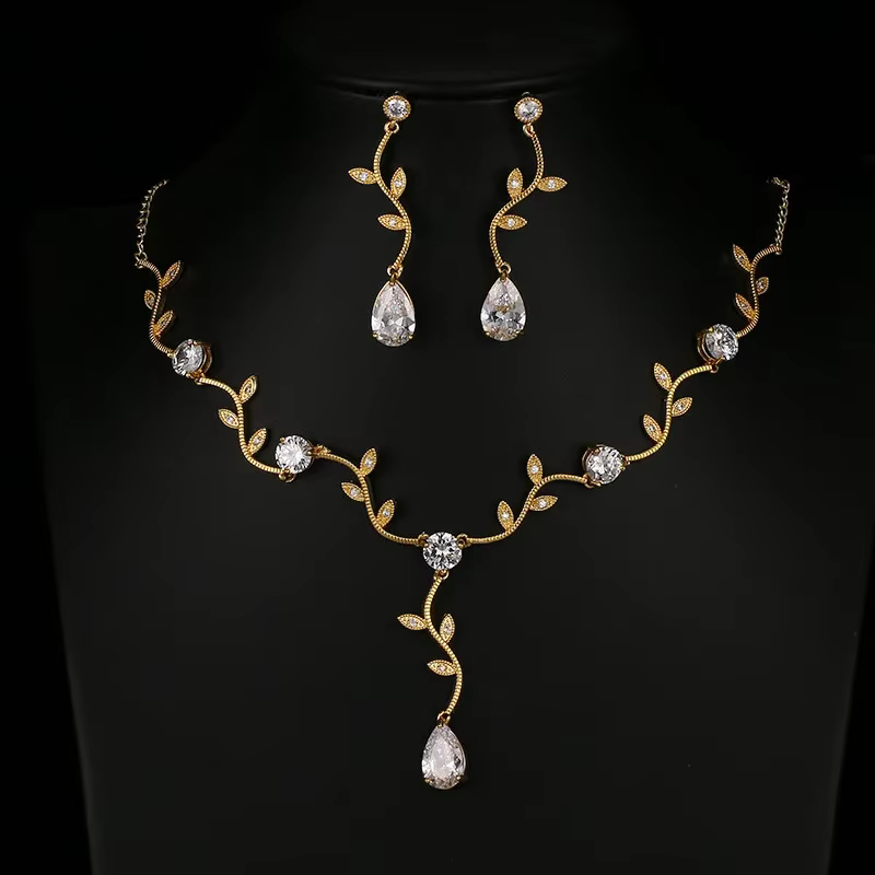 Ensemble de bijoux en zircone simple pour femmes, comprenant un collier, des boucles d'oreilles, une