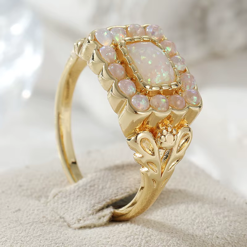 Bague vintage pour femme incrustée d'imitation opale, couleur or éblouissante, motif géométrique, po