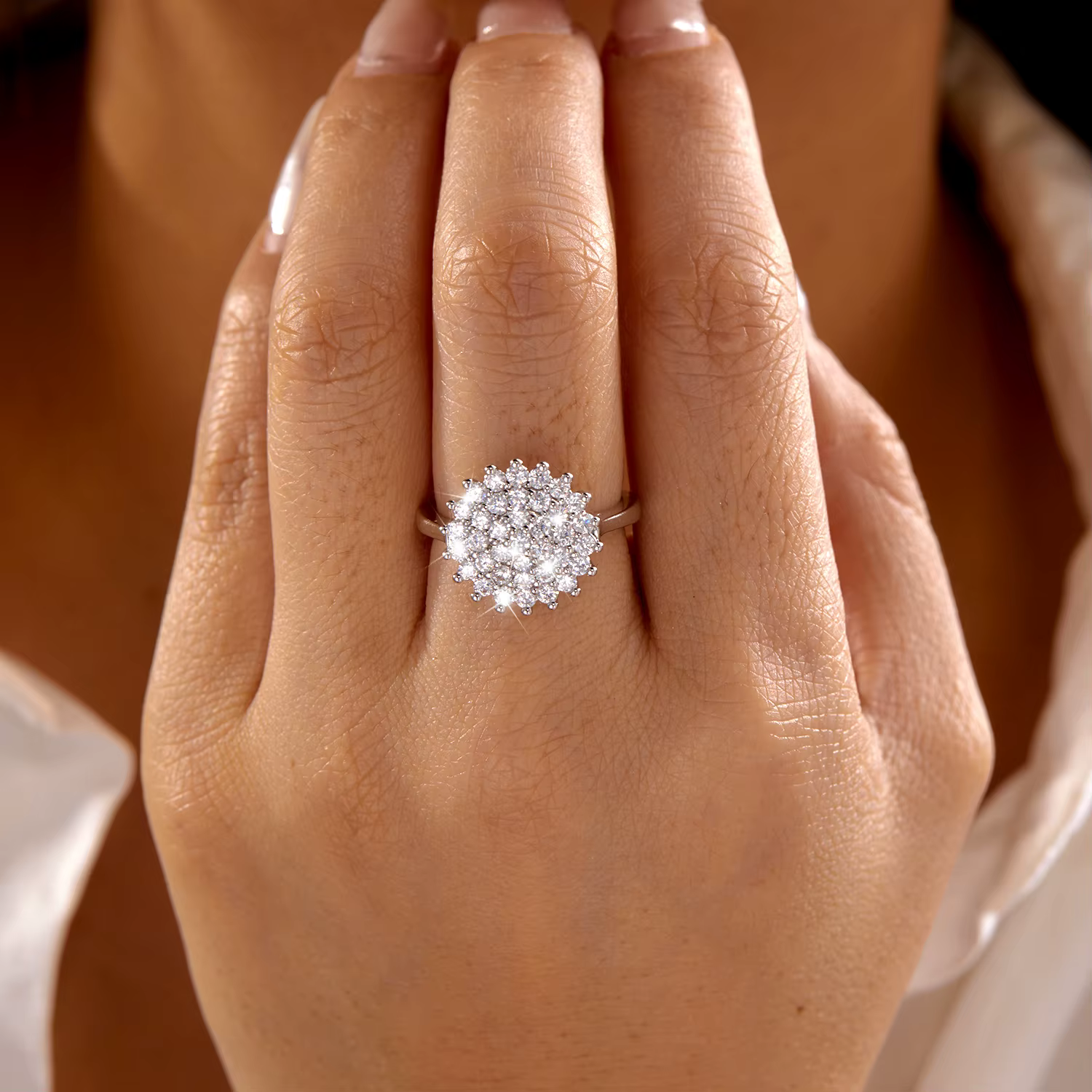Bague Ronde Éclatante Fleurie pour Femme en Laiton et Zircon, Motif Floral en Grappe, Bande Fine Dél