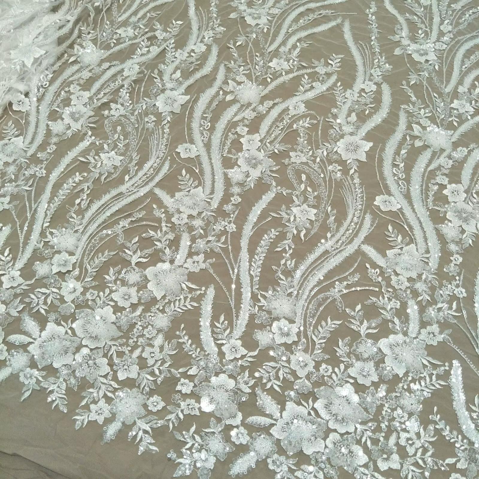 Nouvelle magnifique robe de mariée florale 2026 avec sequins et perles, dentelle largeur 130 cm