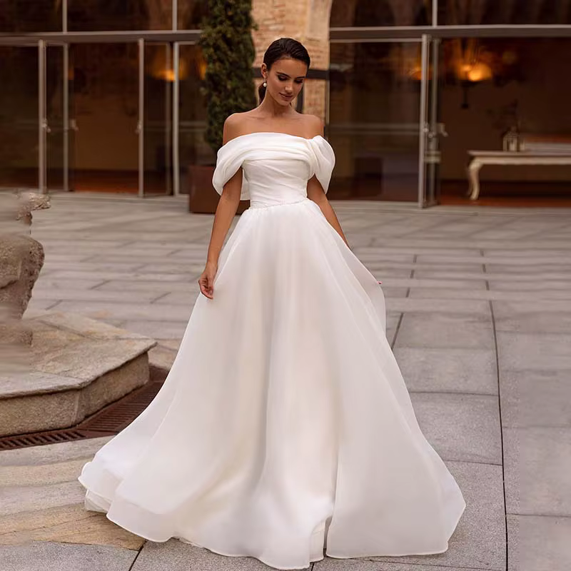 Robes De mariée trapèze simples sans bretelles, épaules dénudées, sans manches, avec traîne De balay