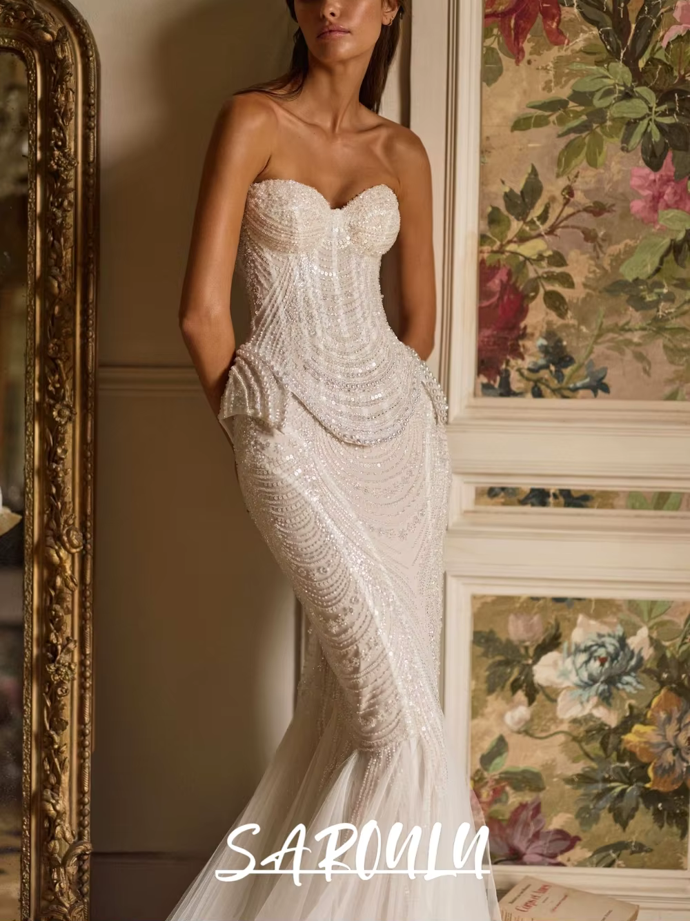 Robe de mariée sirène glamour à col cœur ornée de perles, robe de mariée moulante à sequins avec tra