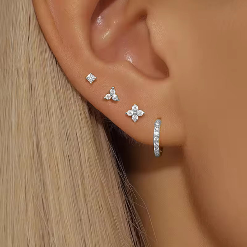 4 pièces 18K plaqué or fleur ronde Piercing boucles d'oreilles ensemble pour les femmes en acier ino