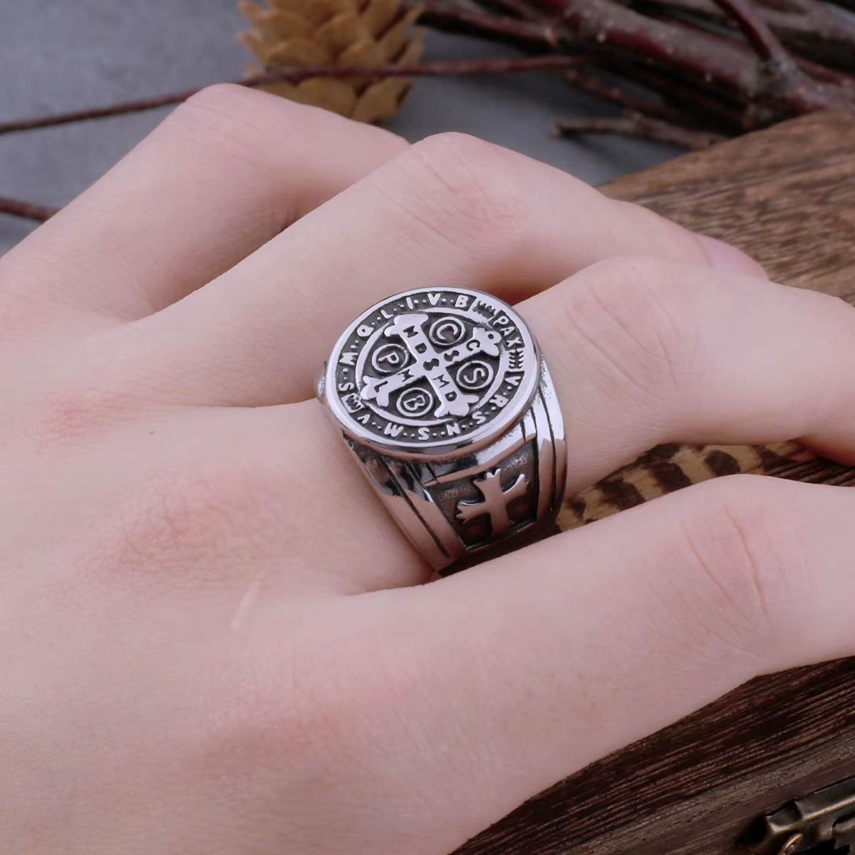 Bague croix chrétienne de Saint Benoît pour homme, bijoux en acier inoxydable, bague de motard relig