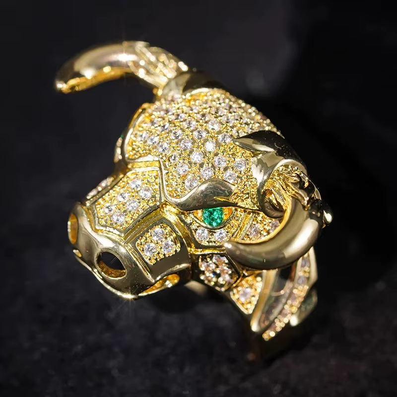 Bague Huitan Noble Iced Out Tête de Taureau pour Hommes/Femmes avec Yeux CZ Verts, Bijou Hip Hop Cha