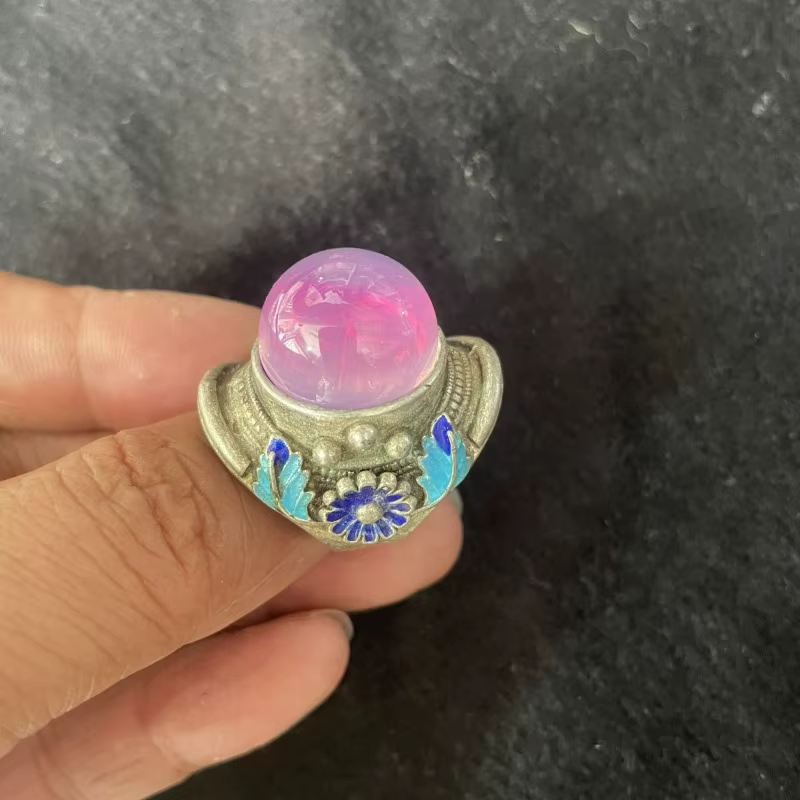 Bague vintage antique incrustée de pierres précieuses, artisanat exquis, bon état, bijou de collecti