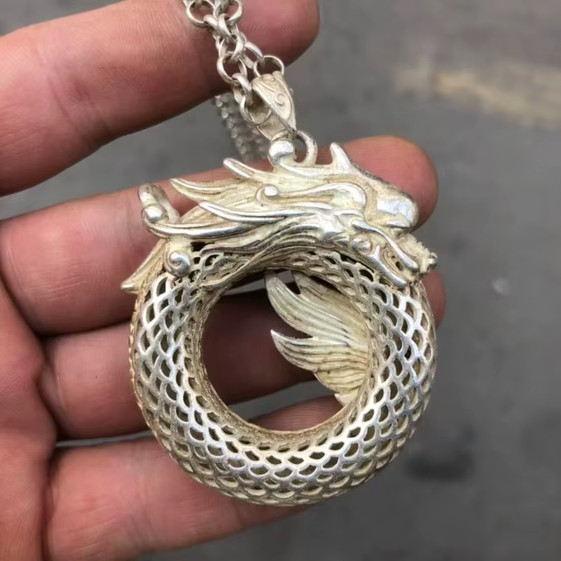 Pendentif antique tête de dragon creuse avec chaîne, bijou de cou rétro de la période Qianlong, obje