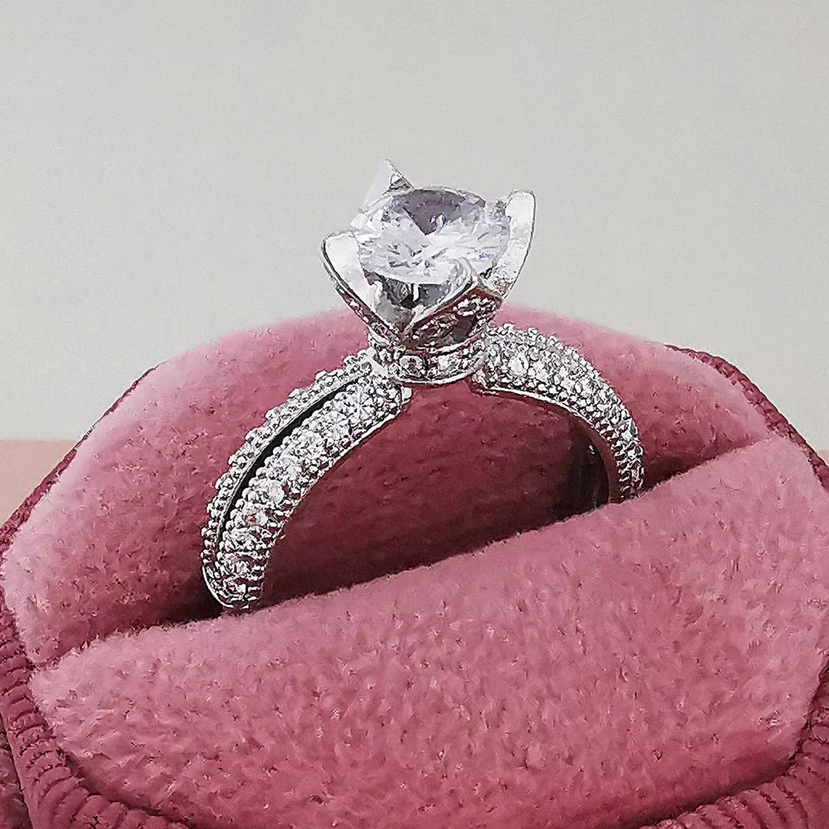 Nouvelle bague de fiançailles et de mariage de luxe rétro couleur argent pour femme, sans ternisseme