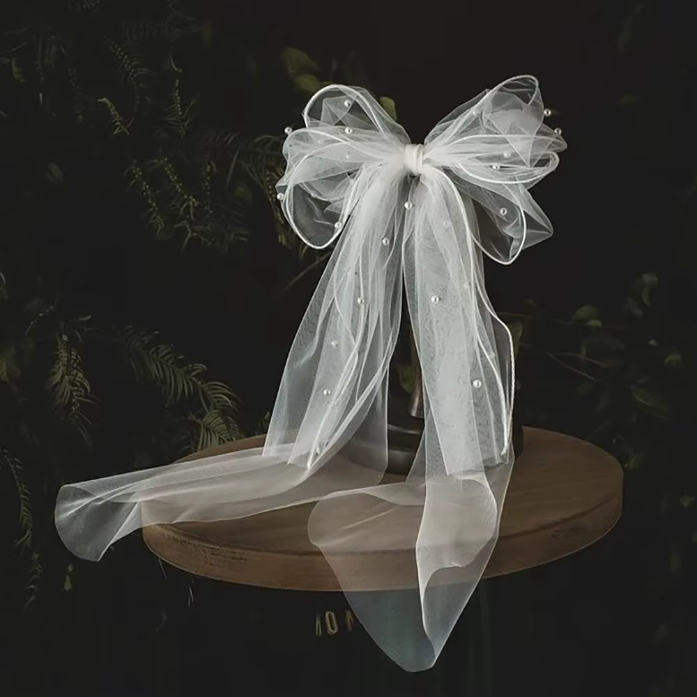 Voile de mariée délicat multicouche en gaze courte blanche avec pince à cheveux en dentelle de tulle