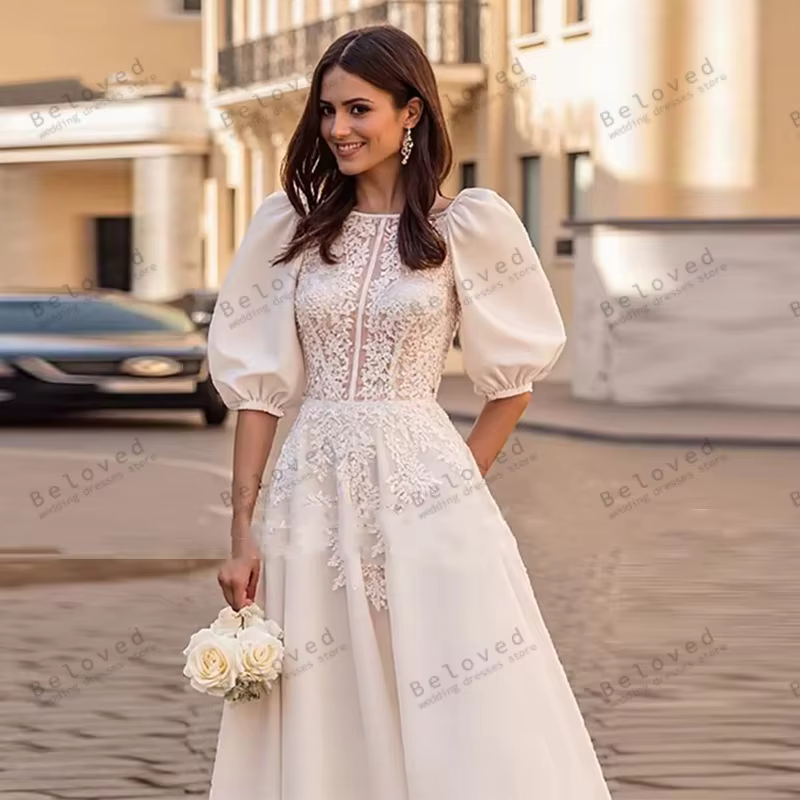Robes de mariée vintage en satin coupe A-line avec appliques en dentelle et manches mi-bouffantes – 